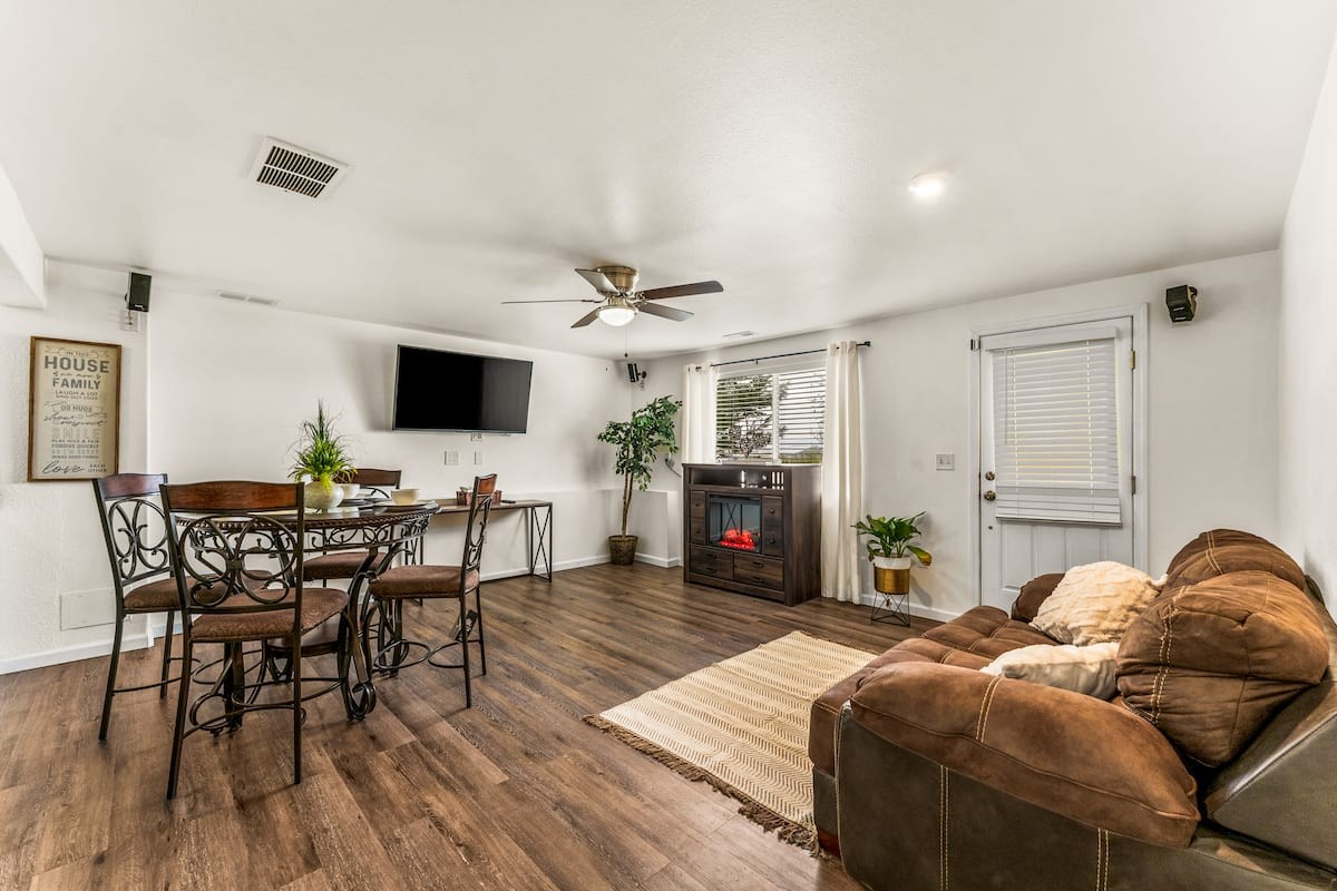 Peakview Swing Retreat — Dining Area