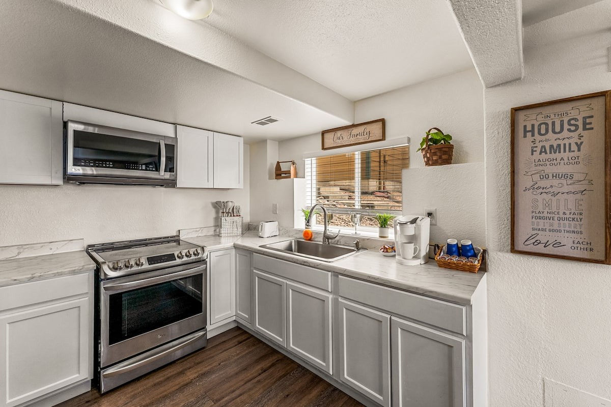 Peakview Swing Retreat — Kitchen